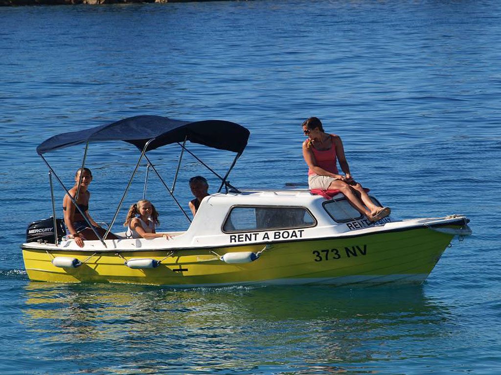 Rent a boat Pag
